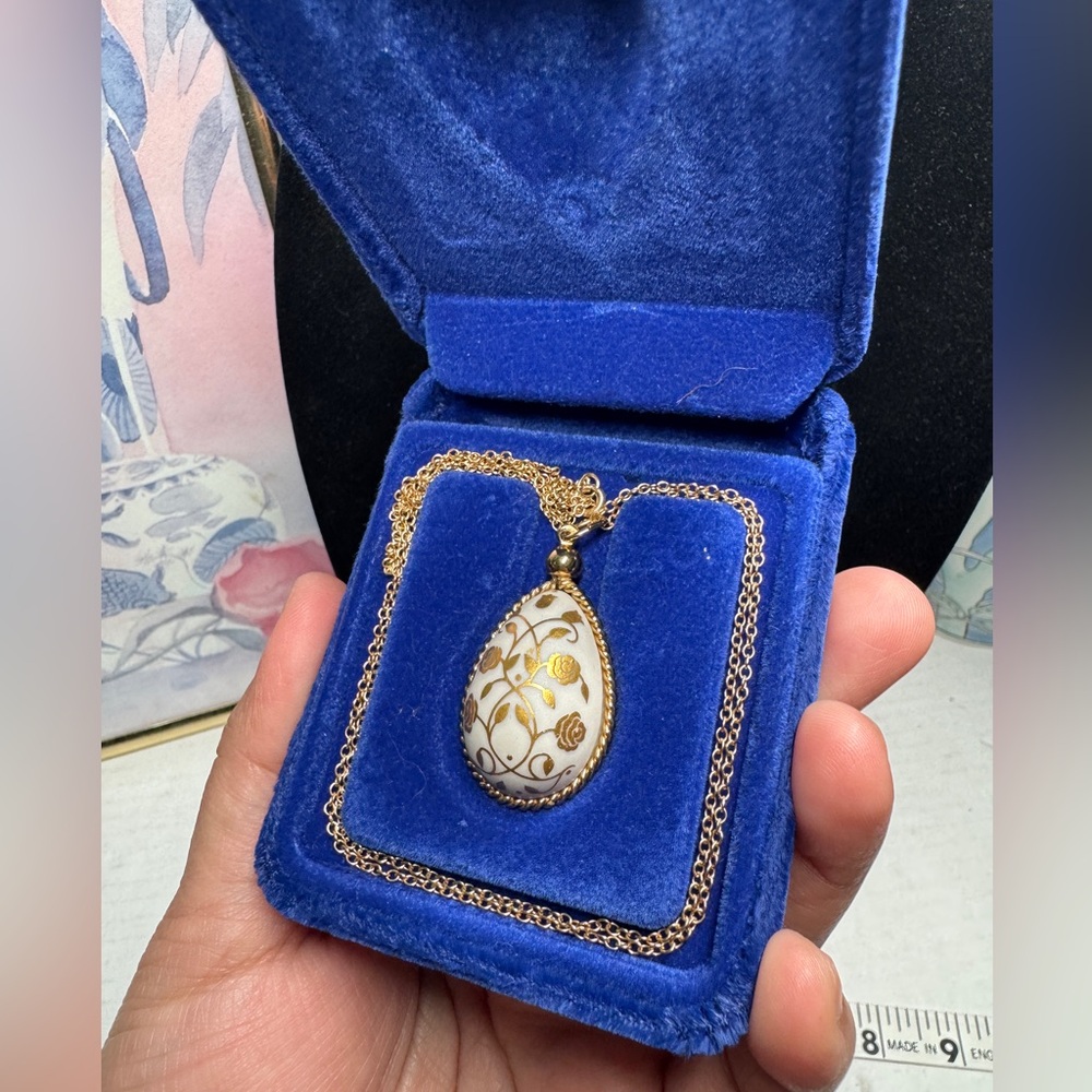 Vintage 12K Franklin Mint porcelain egg necklace